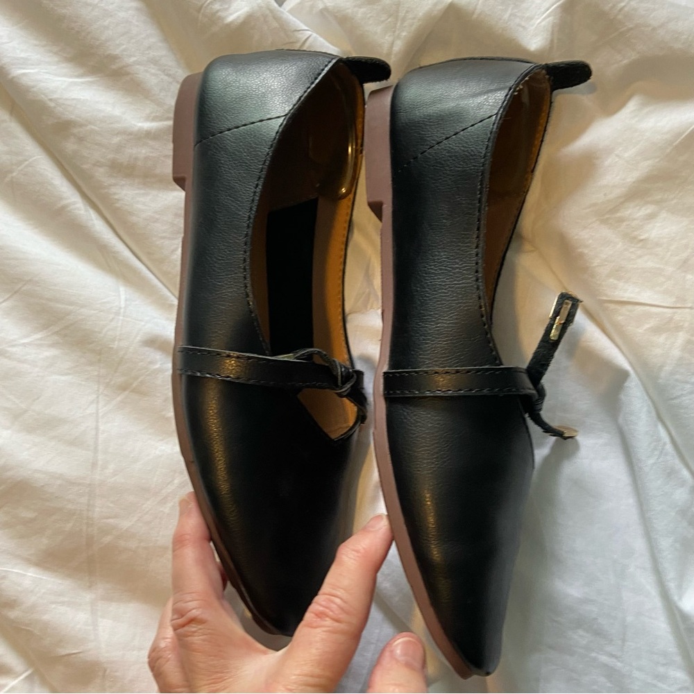 🎯 Size 8 black leather flats.  Good used condition. - Picture 2 of 6
